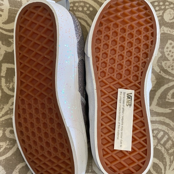 Vans - Picture 2 of 8